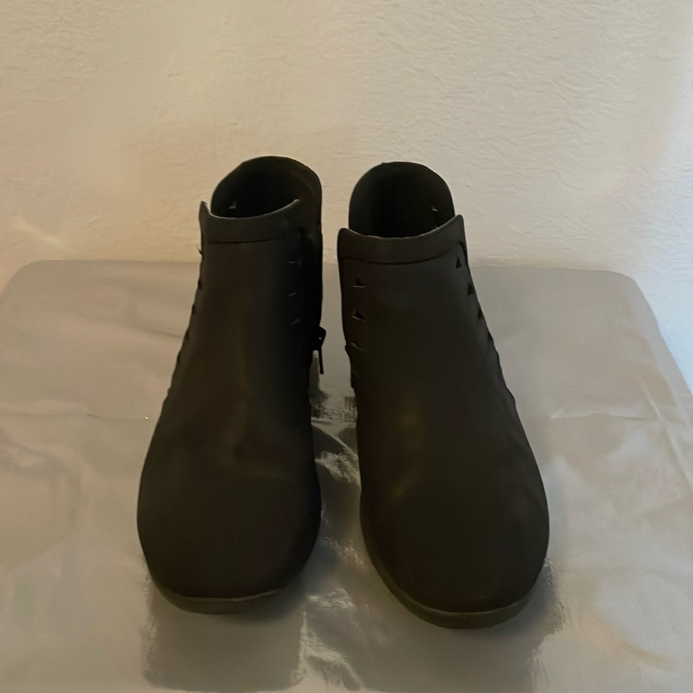 Black booties with short heel and zipper on the side